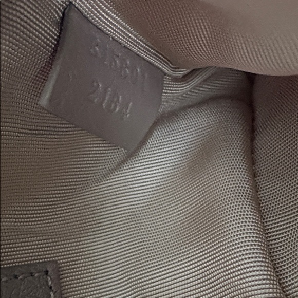 Gucci Emblem Leather Key Pouch - Brand New with Dust Bag & Box - Picture 11 of 11